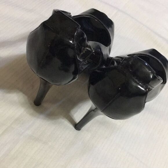 Carlos patent leather peep toe heels 5M - Picture 3 of 7